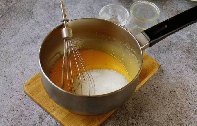 Cremă fiartă pentru tort fără lapte