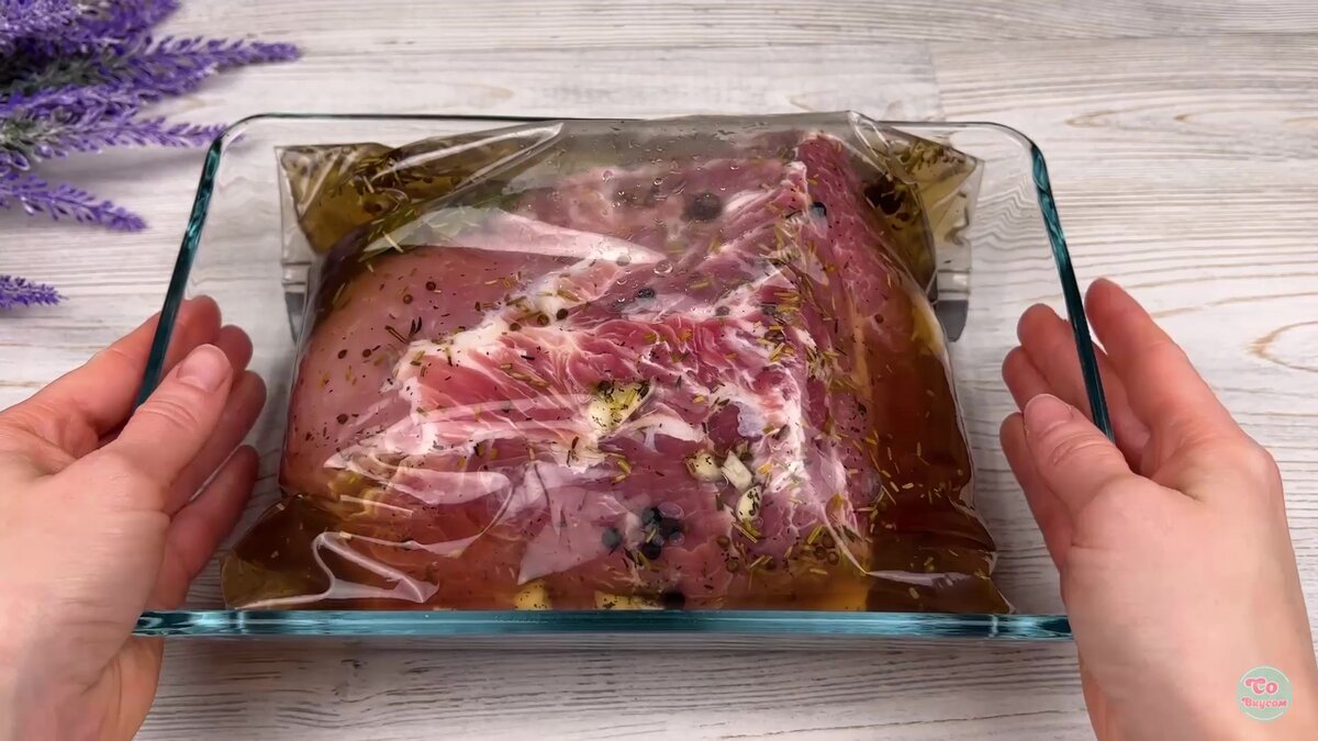 Cea mai suculentă friptură de porc, gătită la cuptor