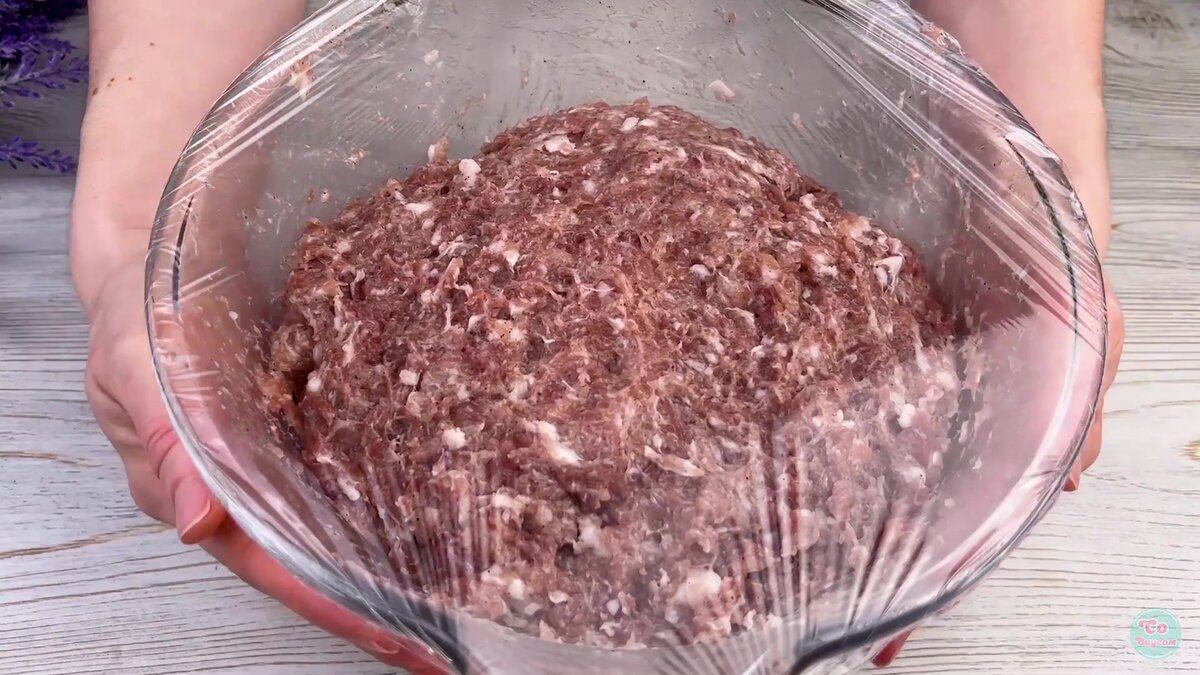 C&acirc;rnați de casă din carne de porc și vită - cea mai bună rețetă