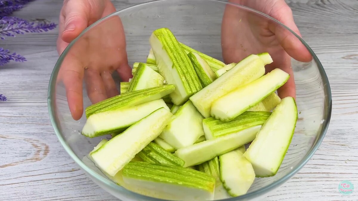 Batonașe crocante de dovlecei: un preparat simplu și hrănitor