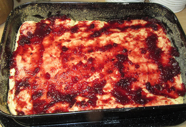 Prăjitură clasică cu br&acirc;nză și aluat fraged