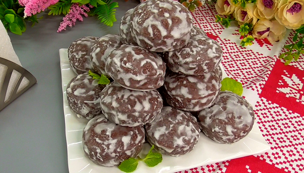 Turtă dulce cu cacao și glazură