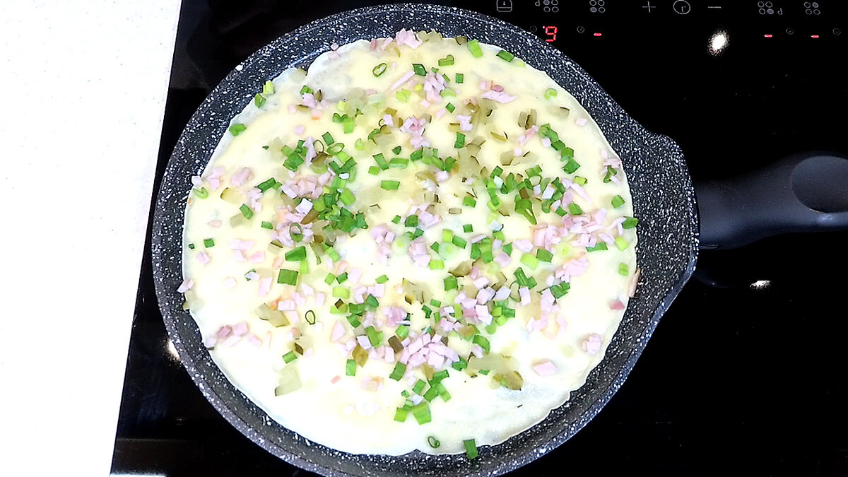 Clătite sărate cu șuncă și ceapă verde