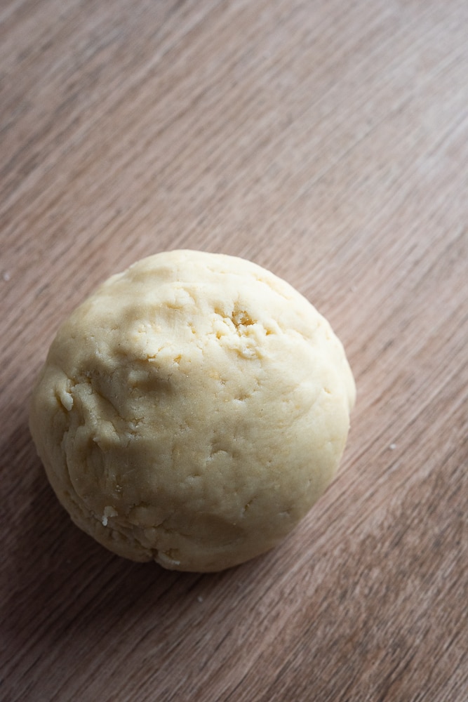 Prăjitură Roua cu cremă de br&acirc;nză și aluat fraged