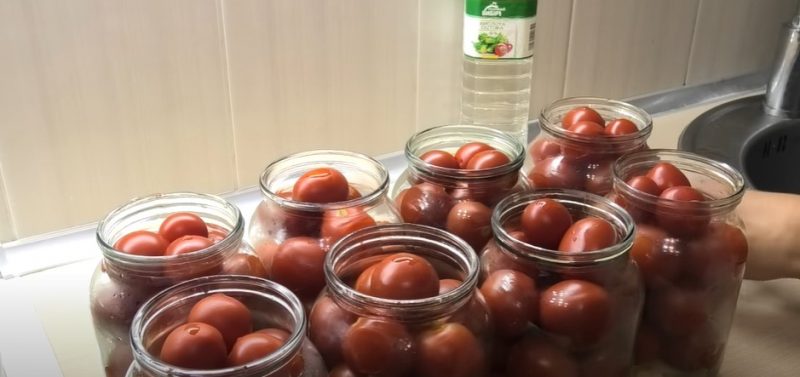 Roșii murate pentru iarnă &icirc;n borcane de 1 litru. Cele mai aromate și dulci