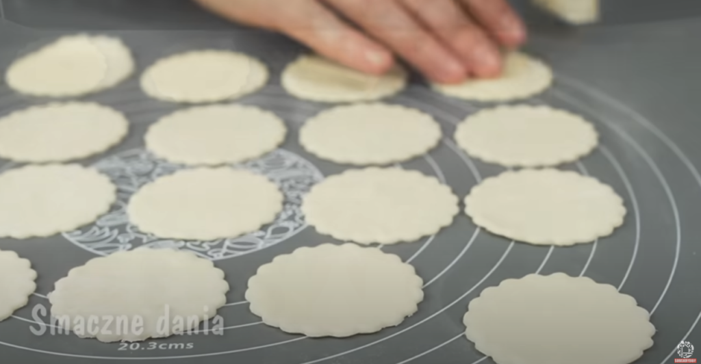 Coșulețe sărate și crocante din aluat foietaj cu trei umpluturi delicioase &ndash; aperitiv elegant pentru orice ocazie