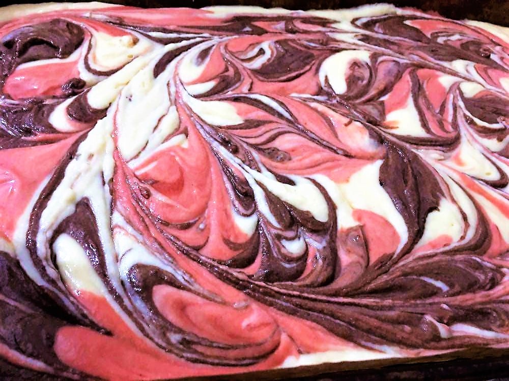 Prăjitura pufoasă cu cacao și br&acirc;nză de vaci: Un tort plin de culoare care &icirc;nc&acirc;ntă pe toată lumea