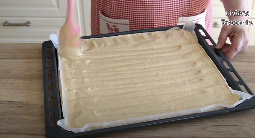 Tort pufos cu blat de pandișpam și cremă de cafea &ndash; Desert fin pentru iubitorii de cafea