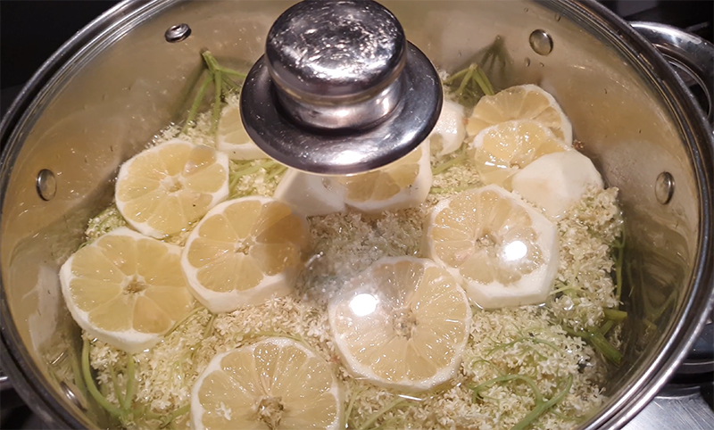 Sirop de soc &ndash; limonadă delicioasă și sănătoasă făcută acasă