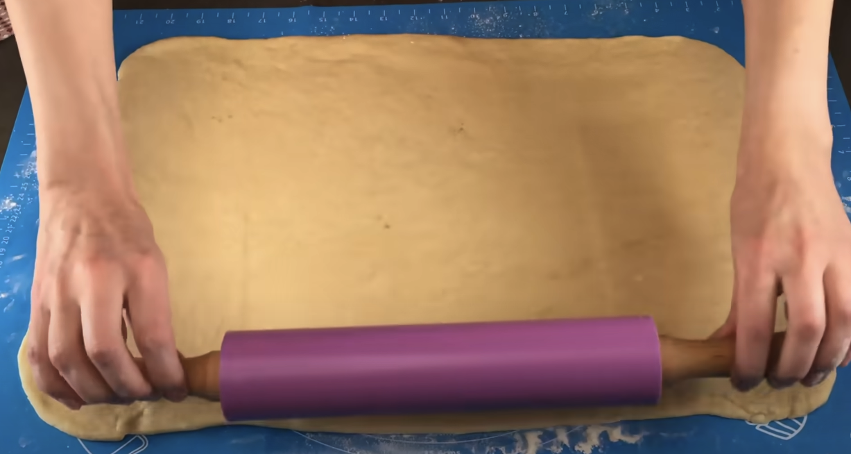  Melci pufoși cu scorțișoară și glazură de br&acirc;nză