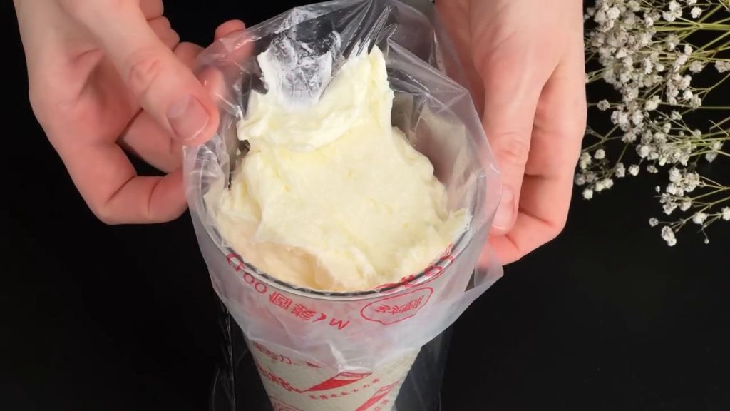 Tort DUO cu mousse de ciocolată și blat de biscuiți: o rețetă absolut delicioasă și simplă