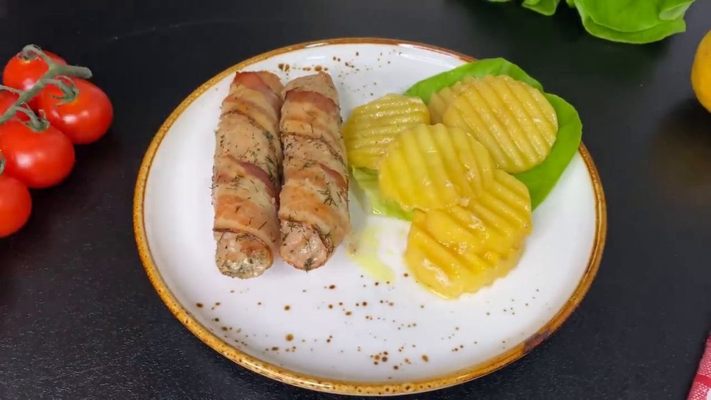 Rulou din mușchiuleț de porc, &icirc;nvelit &icirc;n bacon