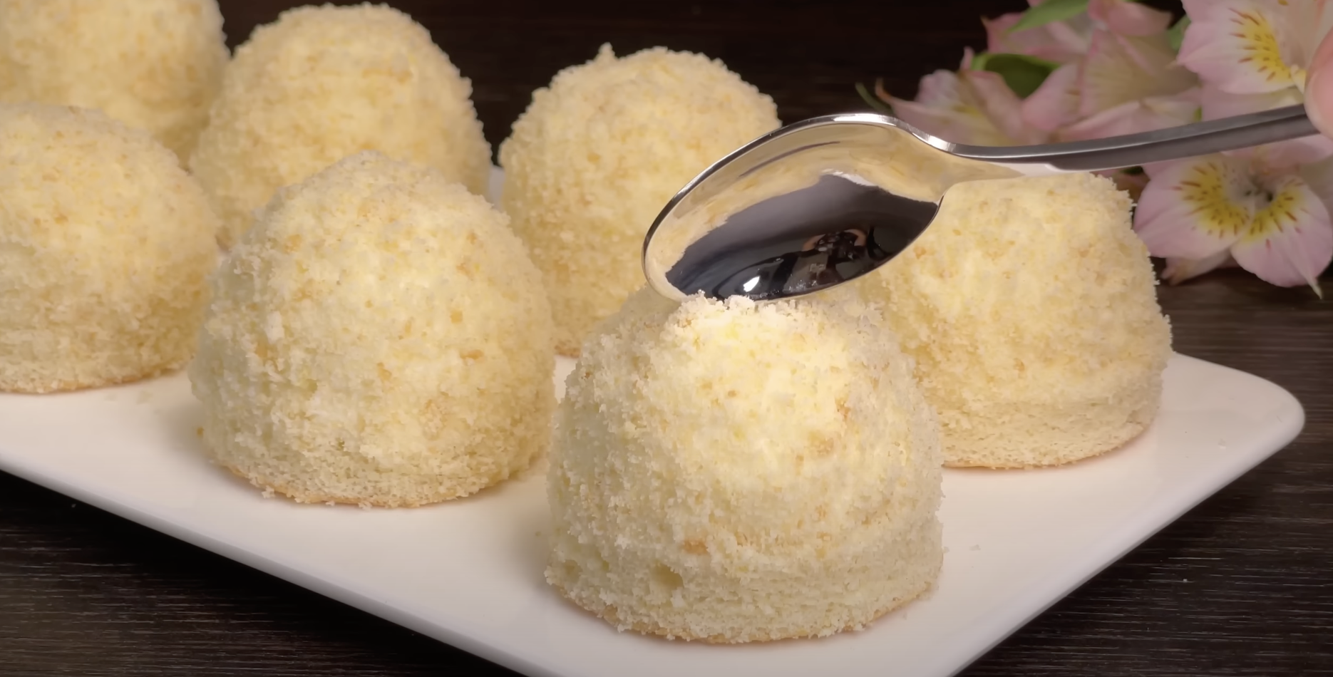 Prăjiturele cu cremă dulce-acrișoară de lăm&acirc;ie: foarte pufoase, cremoase și bune