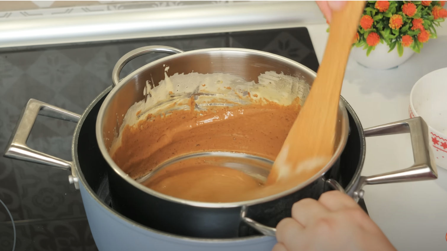 Prăjitură cu nucă de cocos, nuci și cremă de ciocolată