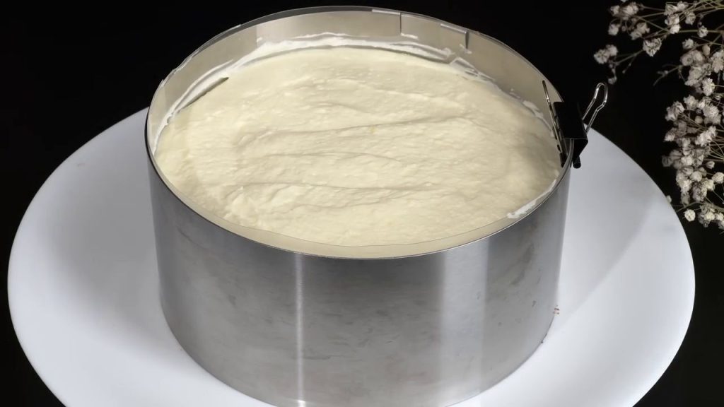 Tort DUO cu mousse de ciocolată și blat de biscuiți: o rețetă absolut delicioasă și simplă