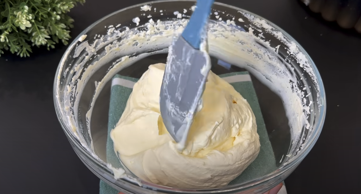 Desert de pișcoturi cu cremă de smântână și portocale