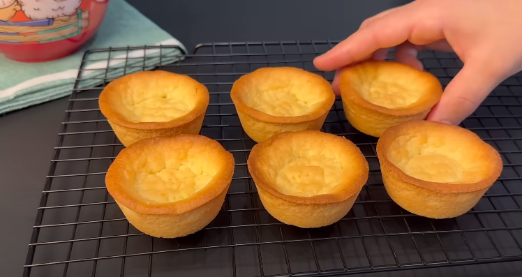 Mini-tarte cu cremă fină de lăm&acirc;ie - un desert cu care &icirc;ți vei impresiona musafirii!