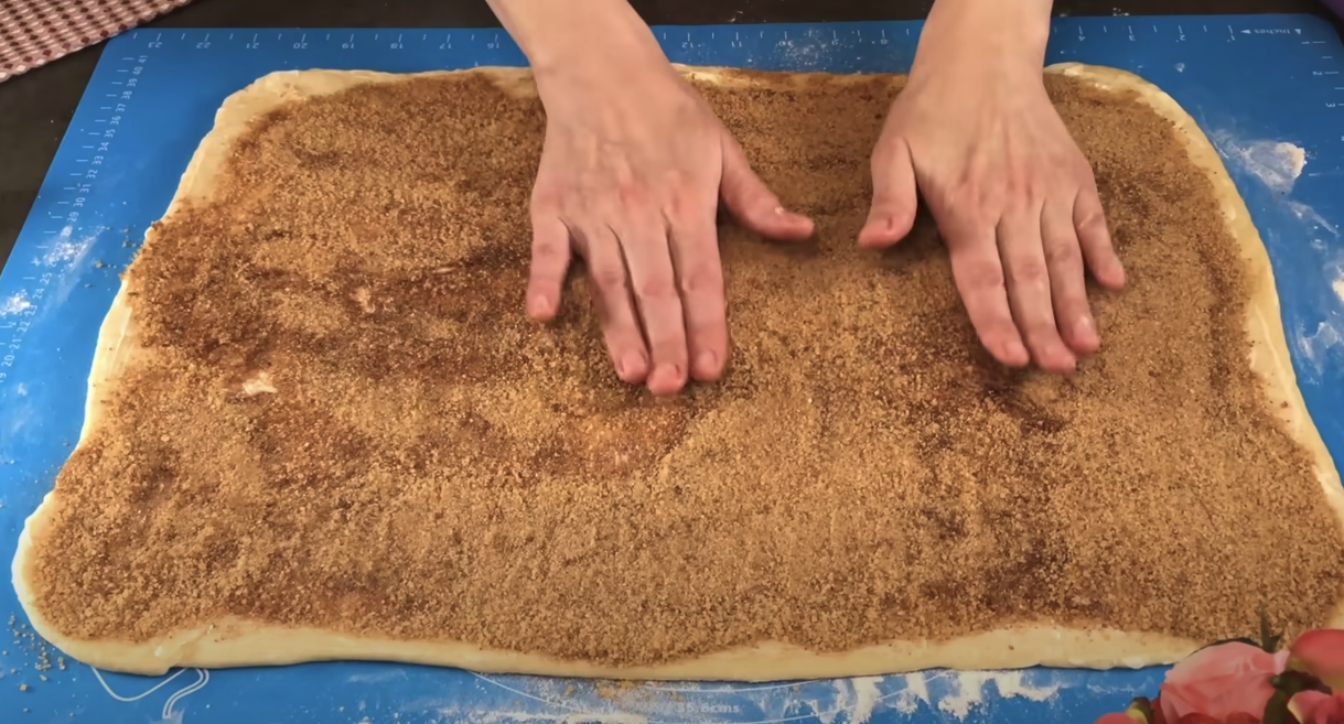  Melci pufoși cu scorțișoară și glazură de br&acirc;nză