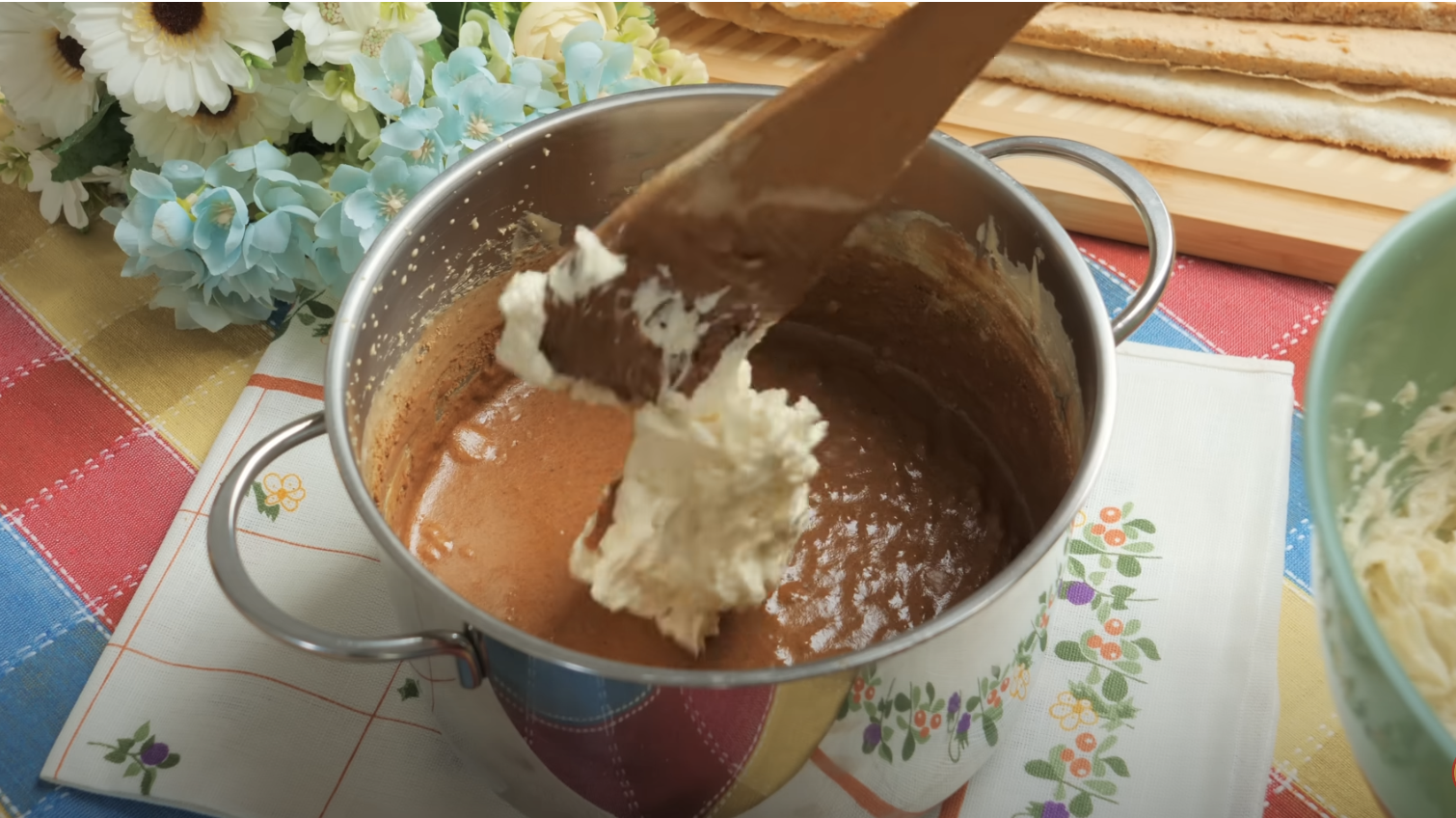 Prăjitură cu nucă de cocos, nuci și cremă de ciocolată