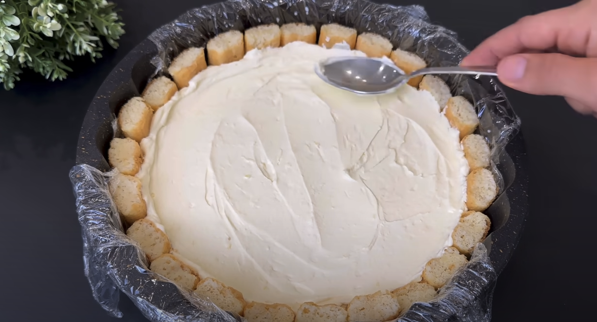 Desert de pișcoturi cu cremă de smântână și portocale