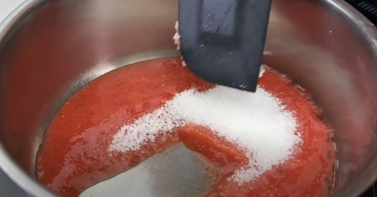 Praline de ciocolată umplute cu cocos și căpșuni