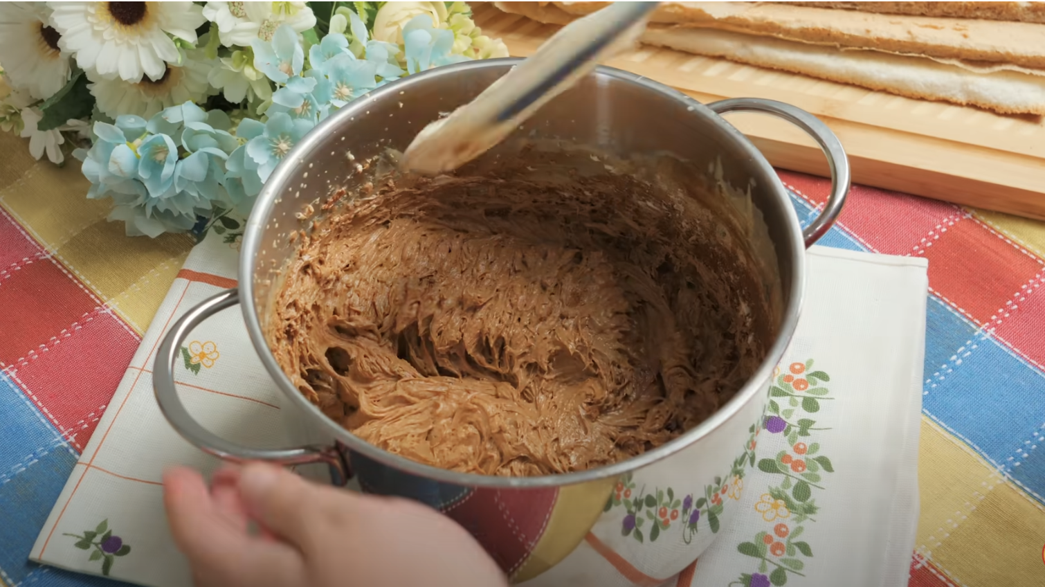 Prăjitură cu nucă de cocos, nuci și cremă de ciocolată