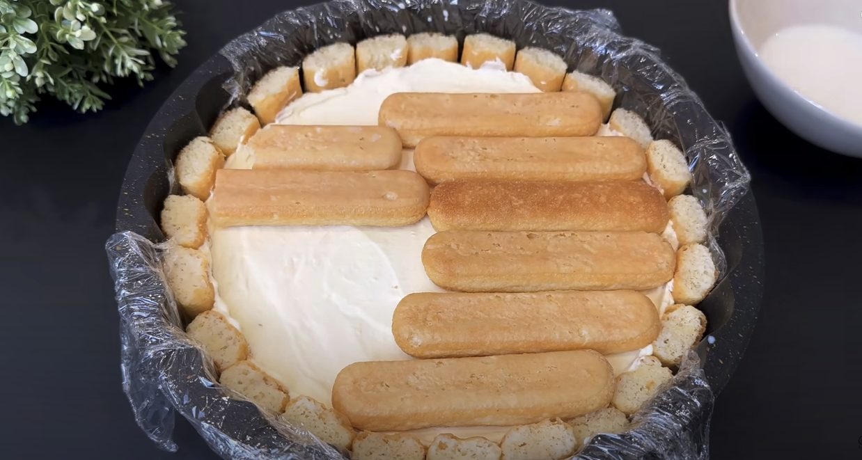 Desert de pișcoturi cu cremă de smântână și portocale