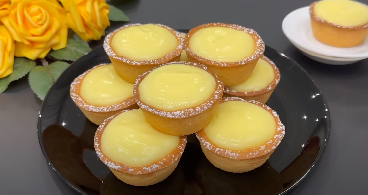 Mini-tarte cu cremă fină de lăm&acirc;ie - un desert cu care &icirc;ți vei impresiona musafirii!