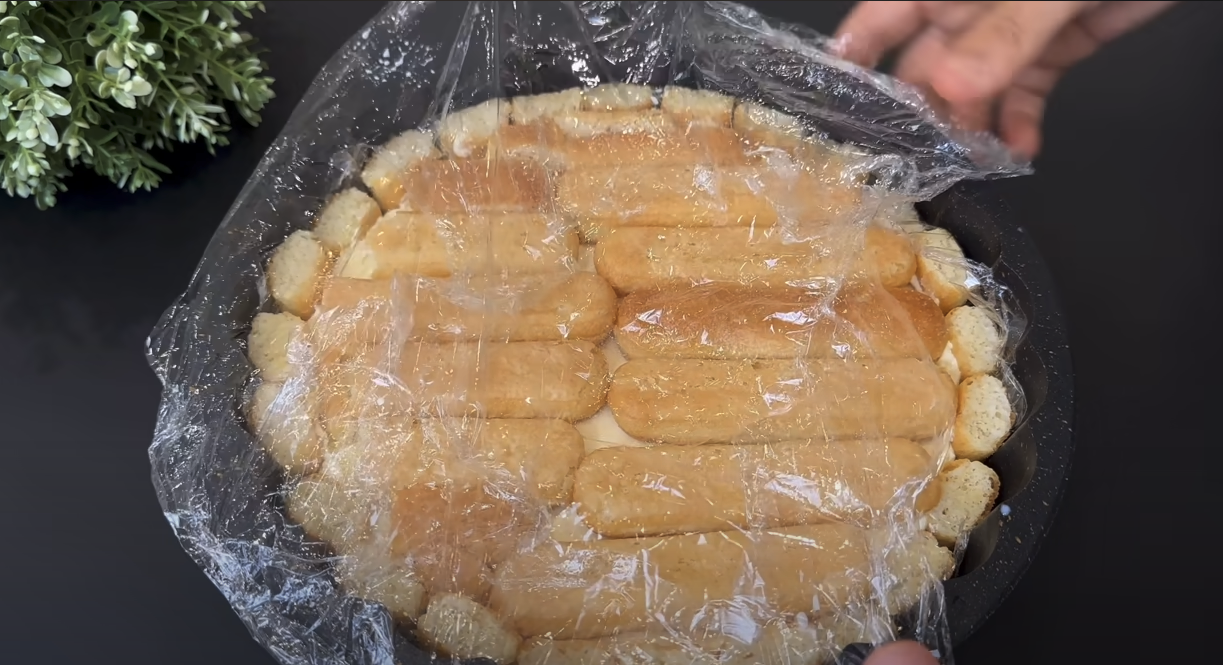 Desert de pișcoturi cu cremă de smântână și portocale
