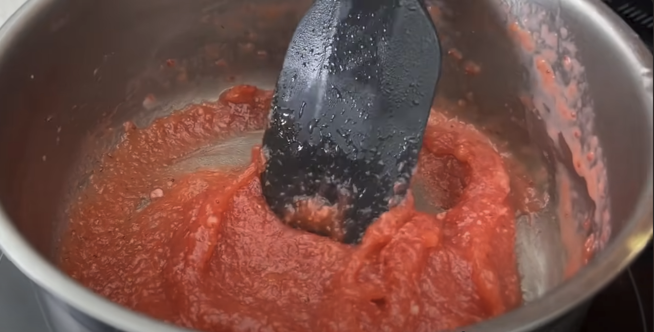 Praline de ciocolată umplute cu cocos și căpșuni