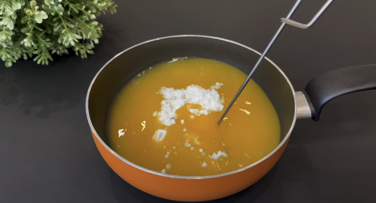 Desert de pișcoturi cu cremă de smântână și portocale