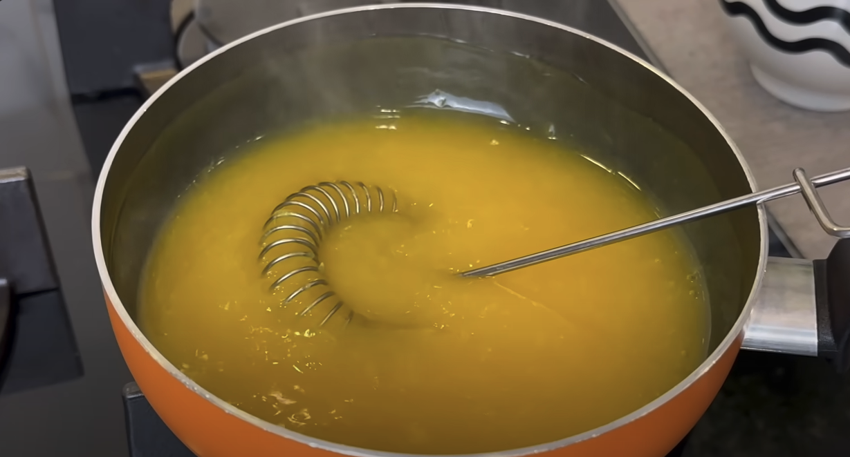 Desert de pișcoturi cu cremă de smântână și portocale
