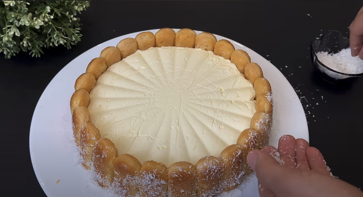 Desert de pișcoturi cu cremă de smântână și portocale