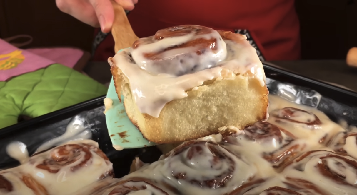  Melci pufoși cu scorțișoară și glazură de br&acirc;nză