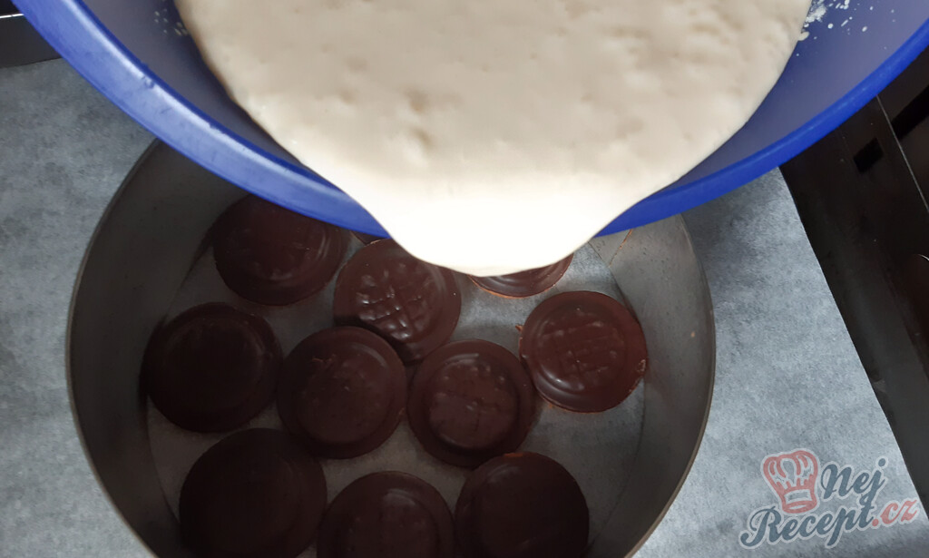 branza peste biscuiti