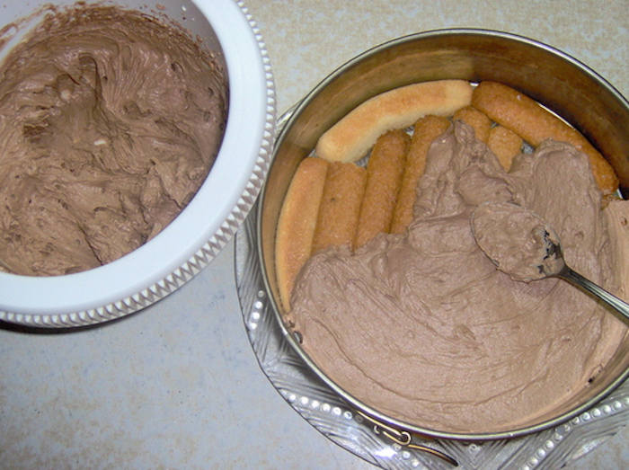 Tort cu pișcoturi și cremă de ciocolată ingrediente