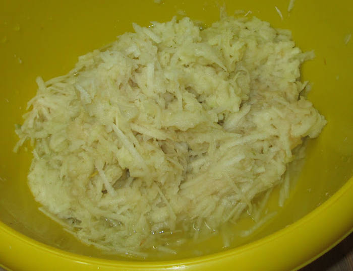 Prăjitură cu mere și cremă de budincă mere rase