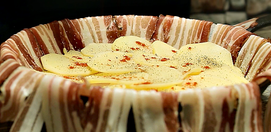 cartofi-la-cuptor-cu-bacon-strat-de-cartofi-e1547829397279