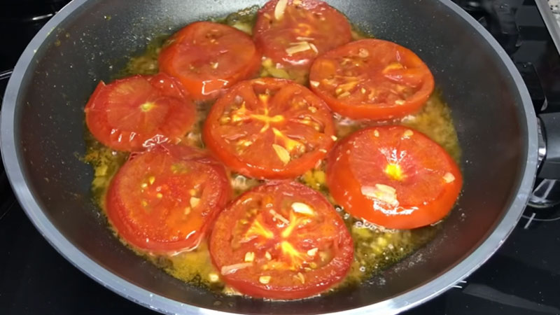 Omleta cu rosii si ceapa