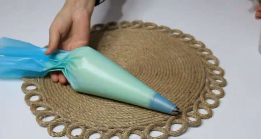 Eclere cu piscoturi si fistic