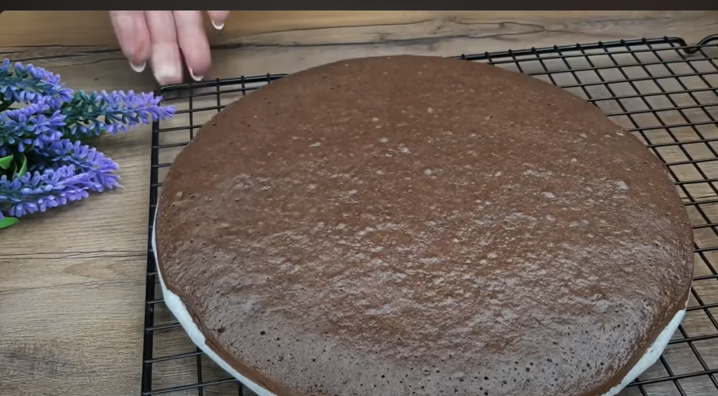 Tort de clătite cu cacao și cremă de miere și br&acirc;nză - O DESĂV&Acirc;RȘIRE PE FARFURIE!