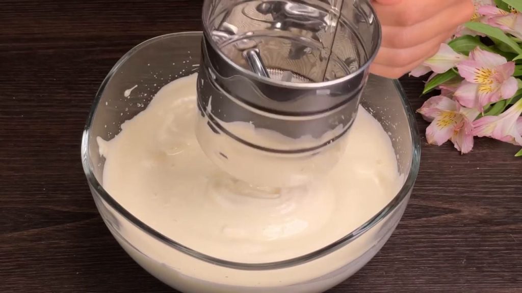 Prăjiturele cu cremă dulce-acrișoară de lăm&acirc;ie: foarte pufoase, cremoase și bune