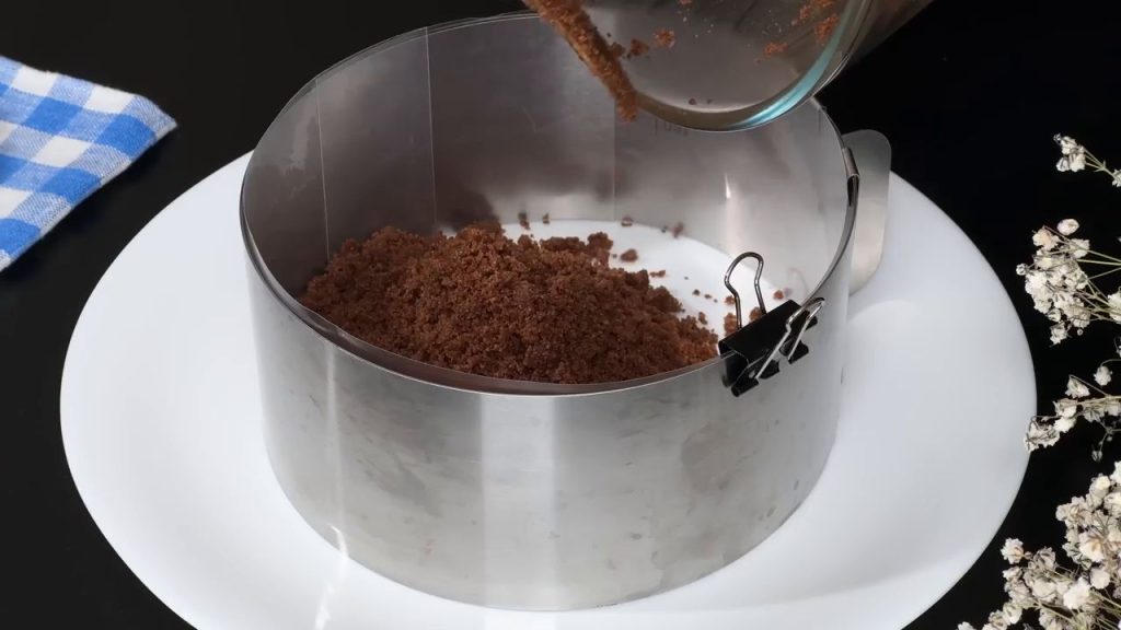 Tort DUO cu mousse de ciocolată și blat de biscuiți: o rețetă absolut delicioasă și simplă