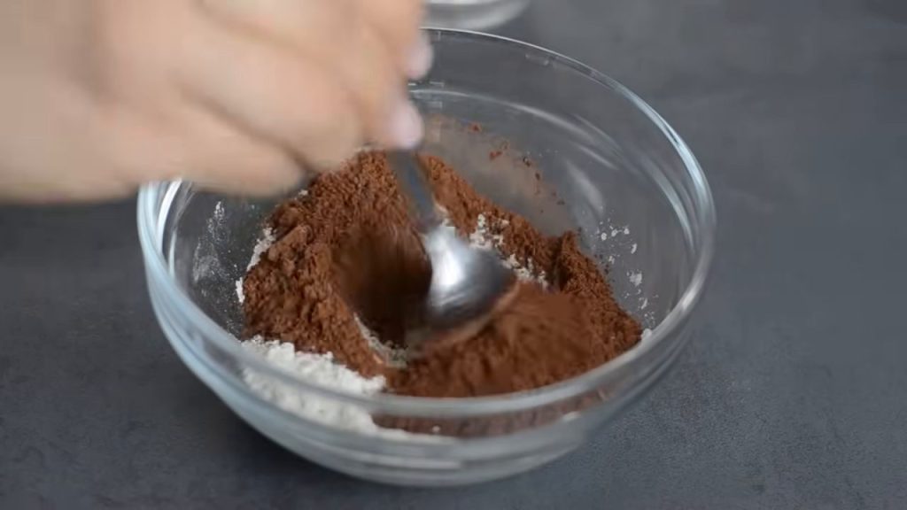 &bdquo;Prăjitura iubirii&rdquo; cu ciocolată și zmeură: desertul perfect pentru aniversări și nu numai