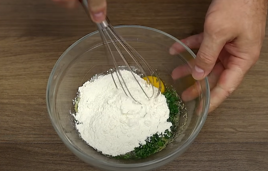 Cartofi prăjiți &icirc;n aluat crocant: o garnitură delicioasă!