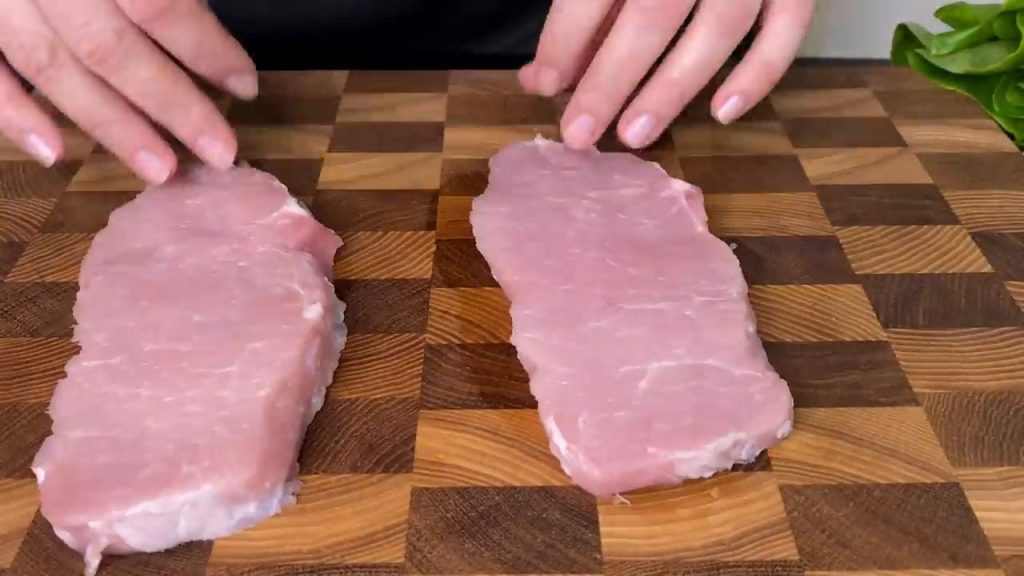 Rulou din mușchiuleț de porc, &icirc;nvelit &icirc;n bacon