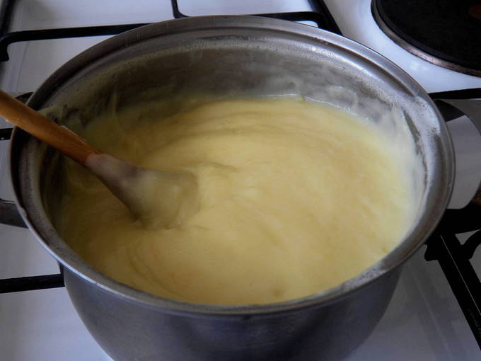 Cremă fiartă de br&acirc;nză de vaci pentru tort