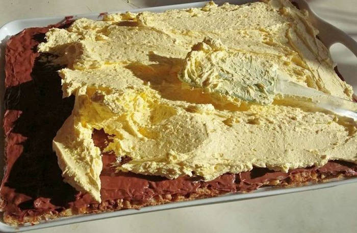 Prăjitură cu blat de nuci și multă cremă ingrediente