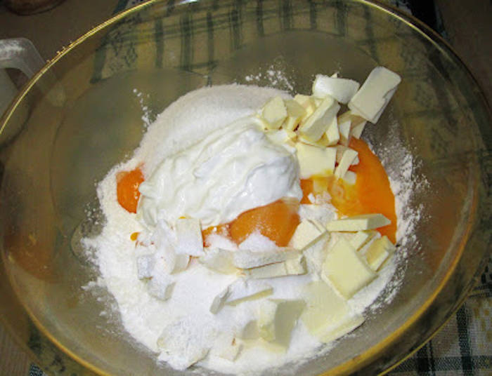 Plăcintă cu mere și crumble preparare aluat