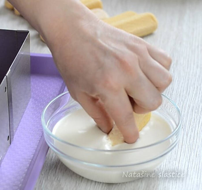 Prajitura cu ciocolata alba sirop